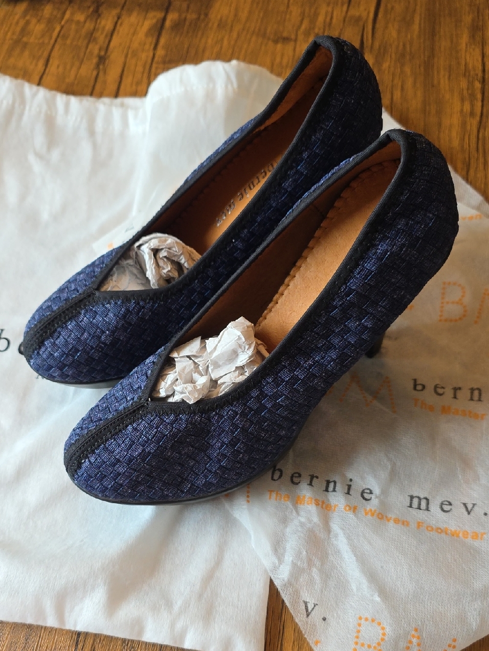 bernie mev. Legend Dress Navy Pump Heels